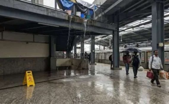 स्वारगेट मेट्रो स्थानकात गळती