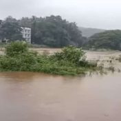 जगबुडी नदीने धोकादायक पातळी ओलांडली