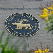आरबीआयची सहा कंपन्यांवर कारवाई