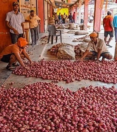 आवक ठप्प झाल्याने कांदा महागला