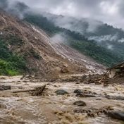 अरुणाचल प्रदेशला पुराचा तडाखा