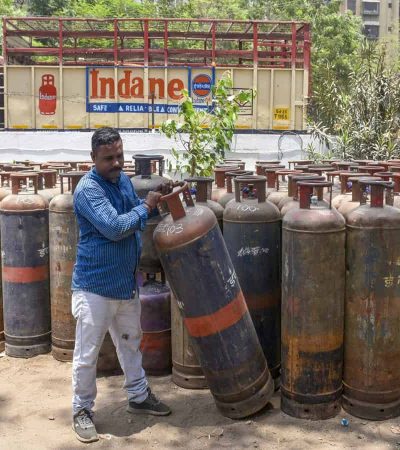 व्यावसायिक सिलिंडरच्या दरात घट