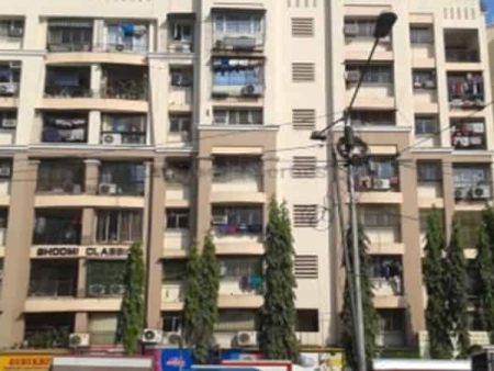 मालाडमधील भूमी क्लासिक शासनाकडे जमा