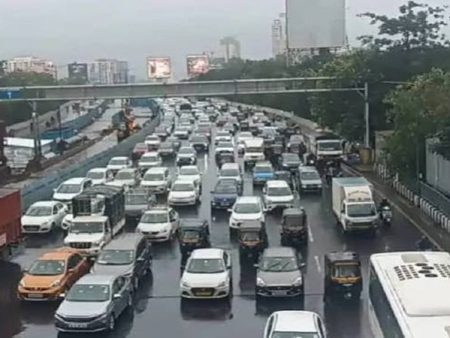 चाकणमधील रस्त्यांच्या कामांना गती