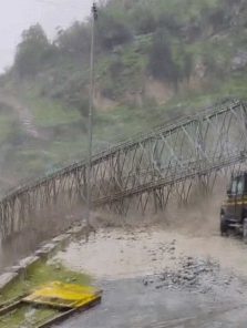 उत्तराखंडमध्ये ढगफुटीनंतर नद्यांना पूर