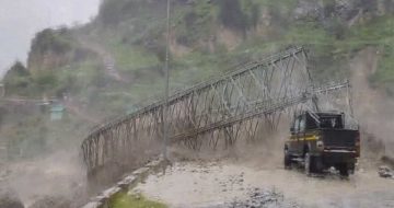 उत्तराखंडमध्ये ढगफुटीनंतर नद्यांना पूर