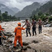 चंपावत पूर: SDRF कडून तीन नागरिकांची सुखरूप सुटका