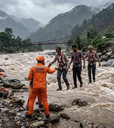 चंपावत पूर: SDRF कडून तीन नागरिकांची सुखरूप सुटका