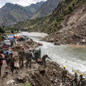 नेपाळमध्ये दरड कोसळून चौलानी नदीचा प्रवाह खंडित