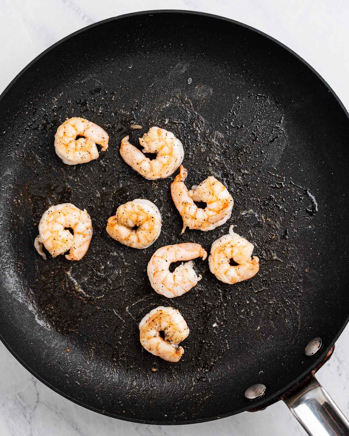 Pan with sautéed shrimp.
