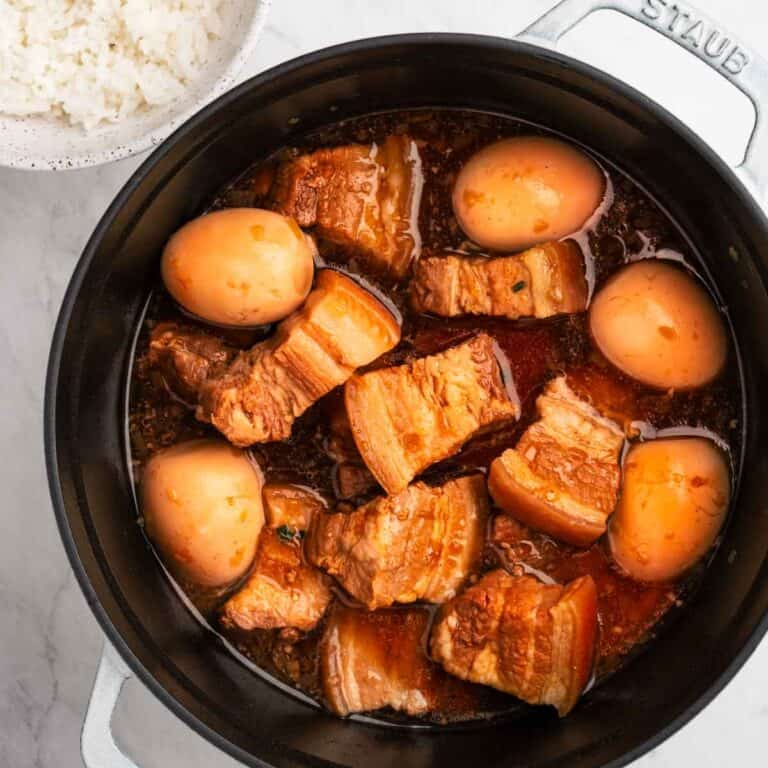 Pot of Thit Kho with side of white rice.