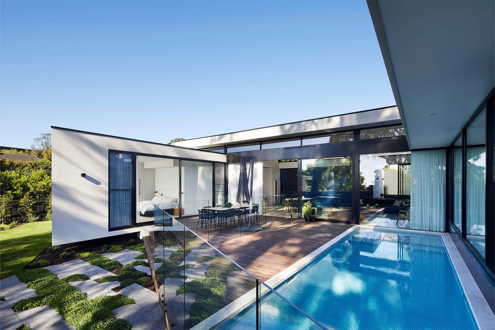 Mount Eliza Beach House-Modern U-shaped Architecture House designed by Sky Architect Studio Melbourne Architect Sydney Architect