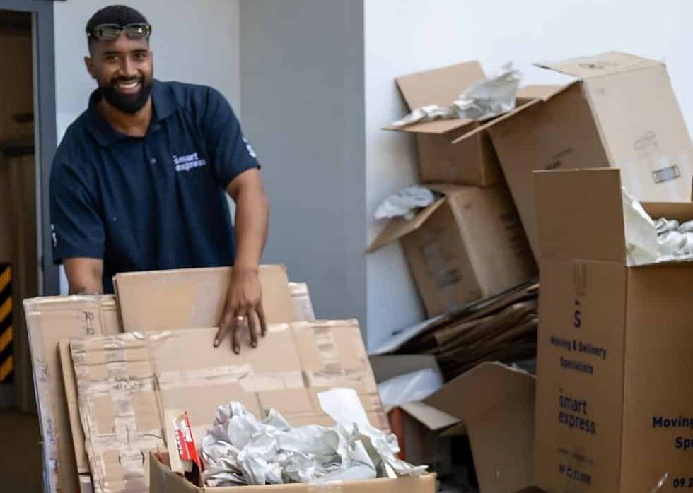 Decluttering service