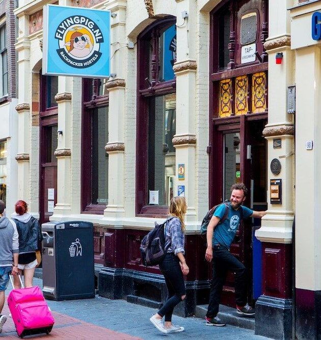 the-flying-pig-downtown-exterior-126216f0