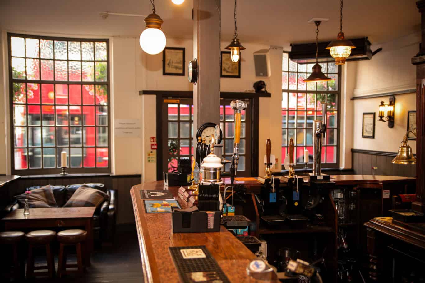 St Christopher's Inn London Bridge - The Inn traditional pub interior with bar and seating area.