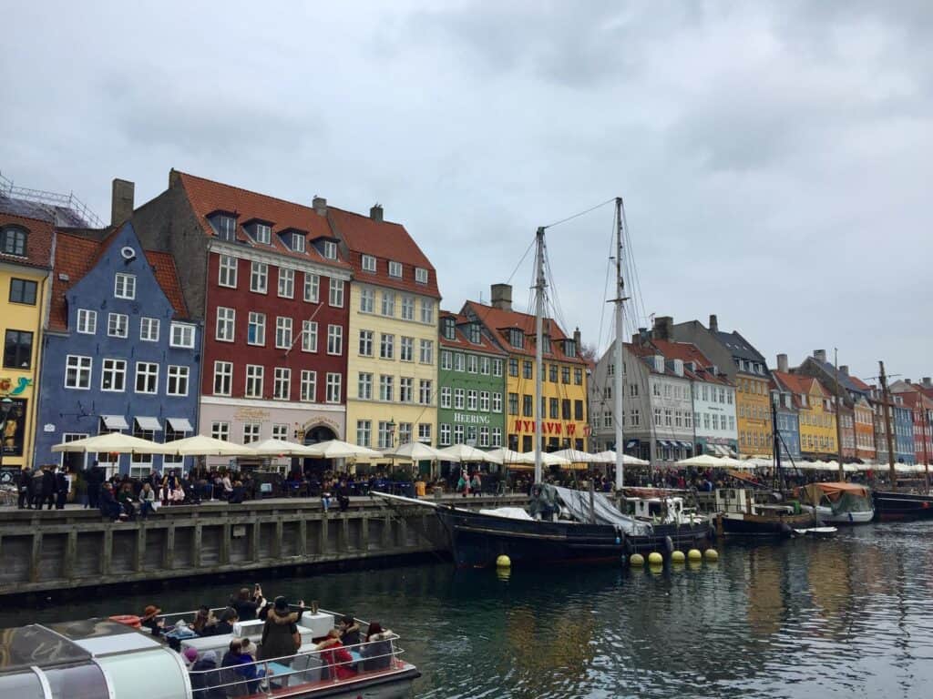 Vibrant row of historic buildings with cafes and boats in Berlin's Mitte district.