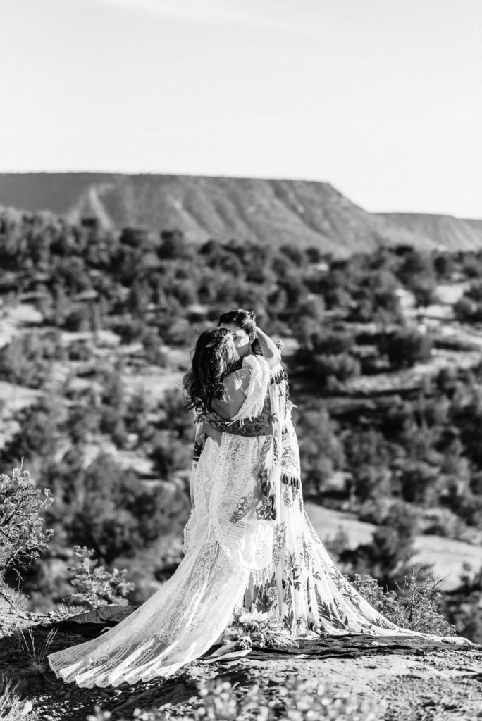 First kiss during Sedona wedding