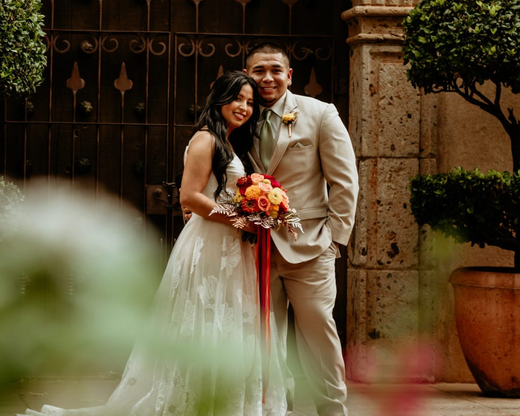 Wedding portraits in front of the Tlaquepaque Chapel