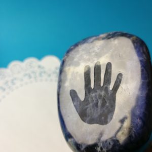 Cavegirl rock hard stenen dildo