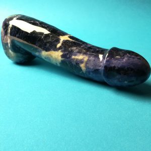 Cavegirl rock hard stenen dildo