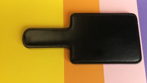 Meo metalen polsboeien en kleine spanking paddle