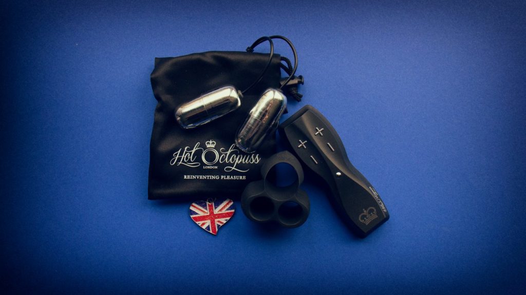 Hot octopuss jett featured image showing the complete set and a british flag pendant