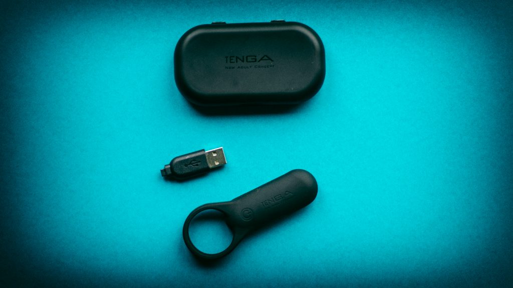 Tenga svr+ vibrerende cockring, oplader en case