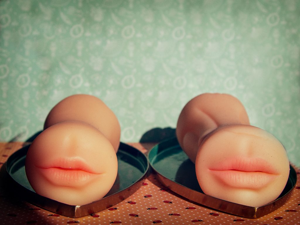 Ondo! Nupu2 een erg realistische onahole masturbator uit japan hier zie je links de ondo! Nupu 2 en rechts de ondo! Nupu (eerste versie)