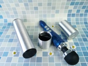 De doxy 3r met daar omheen de verpakking in drie delen.