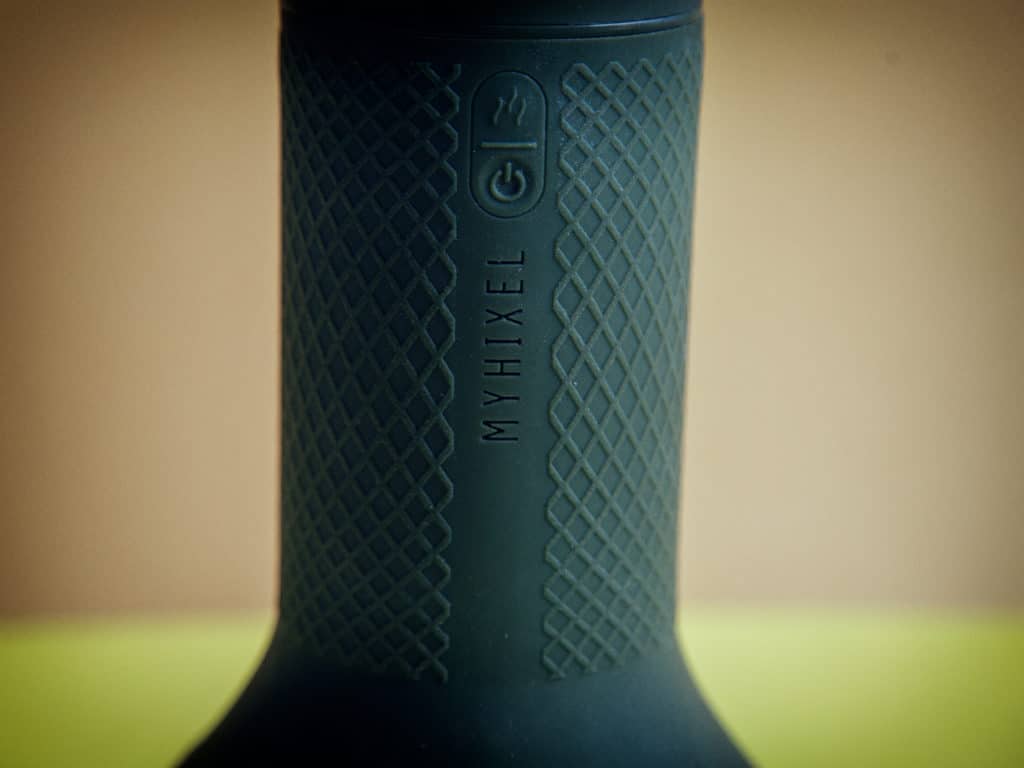 MYHIXEL | Masturbator Review 3 Myhixel close-up van de bediening