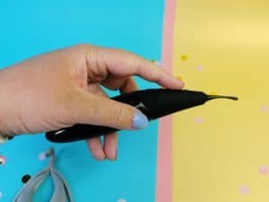 De zumio e in mijn hand, je ziet dat de tip gebogen is