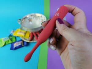 De doc johnson ivibe iquiver in mijn hand