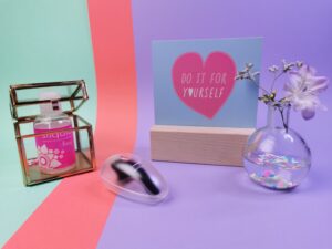 De fun factory be one in de case. Het is een doorzichtig klein doosje met ronde vormen.