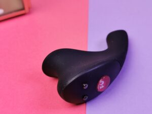 De fun factory be one vanaf de achterkant gezien. Je ziet ook het ronde rode knopje met de tekst fun er in.