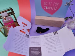 De binnenkant van de verpakking open gemaakt, zodat je de tekst kan zien.