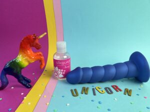 De addiction fantasy unicorn dildo  en een flesje sliquid