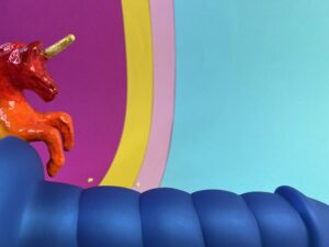 Close-up van de ribbels van de addiction fantasy unicorn dildo