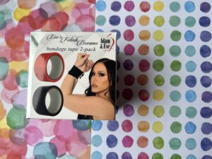 De voorkant van de verpakking van het adam & eve bondage tape 2-pack