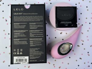 De achterkant van de verpakking van de lelo dot