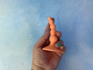De linda. Kralen bootyplug in mijn hand.