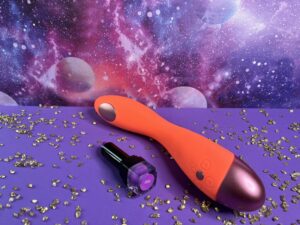 De linda. G-spot vibrator naast een lipstick.