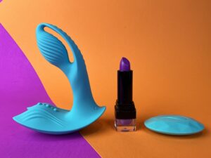 Inya bump-n-grind  naast een lipstick.