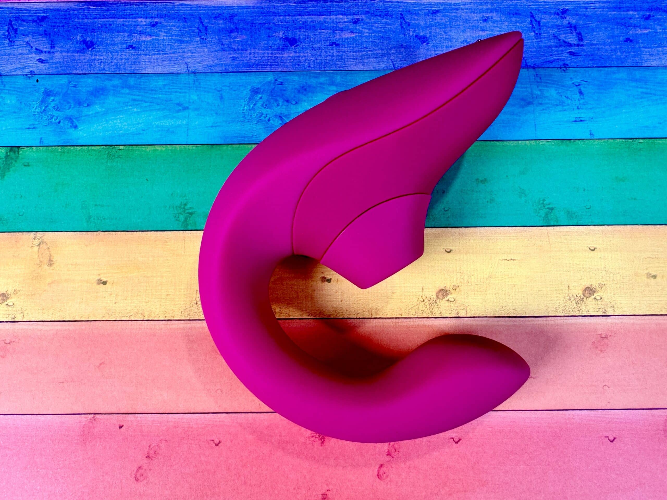De Womanizer Blend op een regenboog ondergrondje.