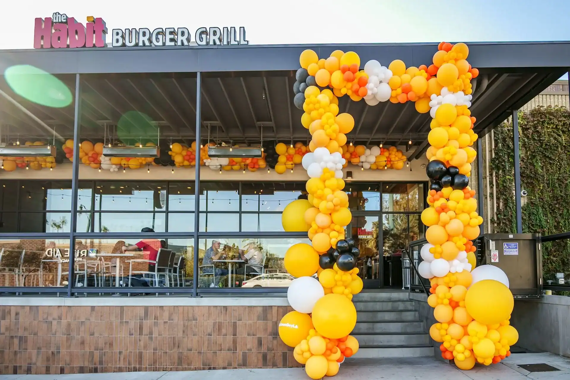 How The Habit Burger Grill Turned a Local Event Into a Viral Brand Moment – with Help from The Balloon Guy