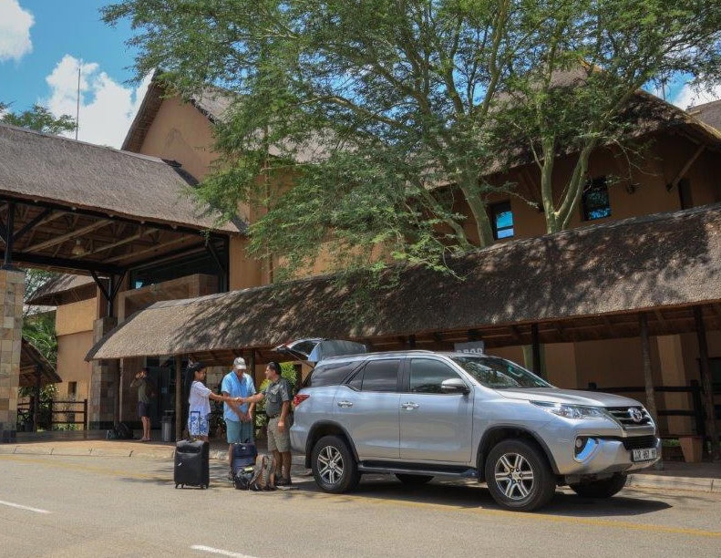 LOCAL TRANSFERS - AIRPORT OR HOTELS