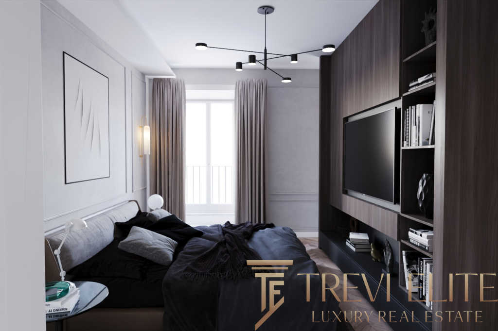 Современная гостиная с телевизором и встроенными полками, светлый дизайн, уютная атмосфера, окна с закрытыми шторами, оригинальное освещение, стильный интерьер, квартира высокого класса, агенство недвижимости Треви Элит.