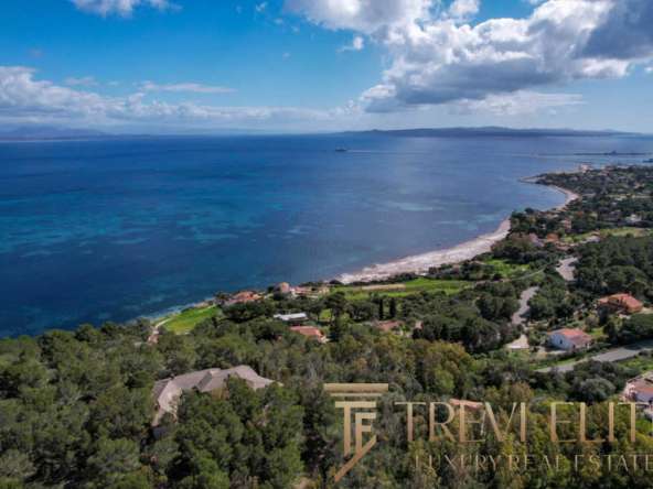 villa na sardinii s prichalom dlya jacht (16)