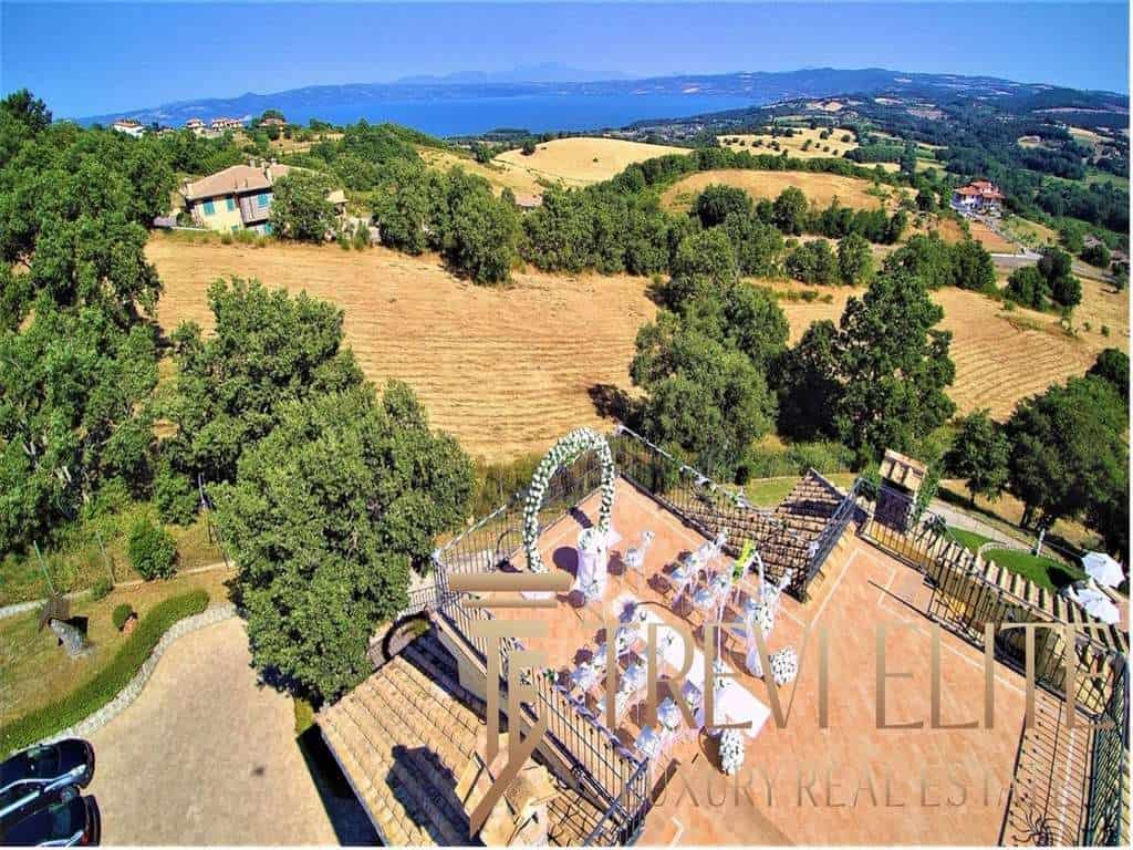 villa v viterbo vista tetto2