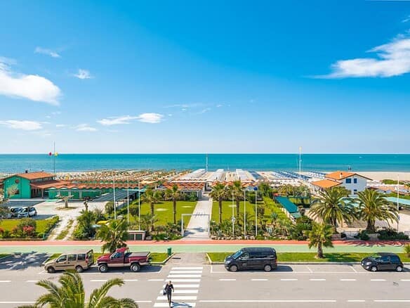 villa v forte dei marmi za rubli