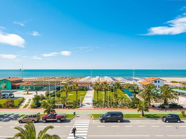 villa v forte dei marmi za rubli